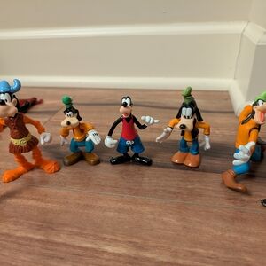 Disney Goofy Action Figures Orange and Blue Playset